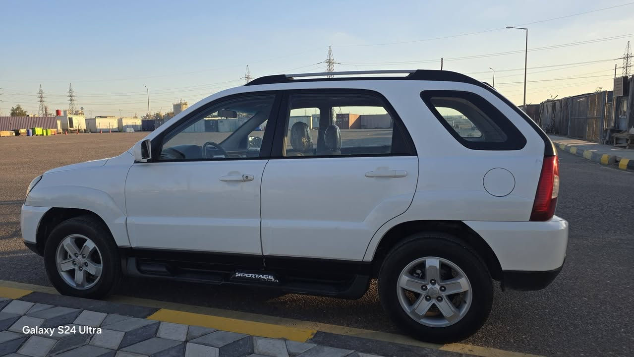 السلام عليكم 
كيا سبورتج موديل 2010 خليجي كفالة مكينة 2000 رقم بصرة وكذلك راعيها مكانه بصرة مكان السيارة البصرة / قضاء المدينه السونار موجود بالصور السعر 135 . 
رقم الموبايل : ***********
