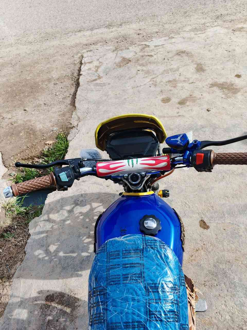 السلام عليكم 👋🏻
دراجة للبيع 
نامي برو موديل 25 🥇
مكينة 200cc🚀
مكينة اصبانة ما مطخوخة 
شلعة معدل فول ✈️
دراجة مكفولة من التاير لل تاير 
دراجة بلادية شركة 
مكان شهربان سنسل 
ه‍ *********** او خاص
