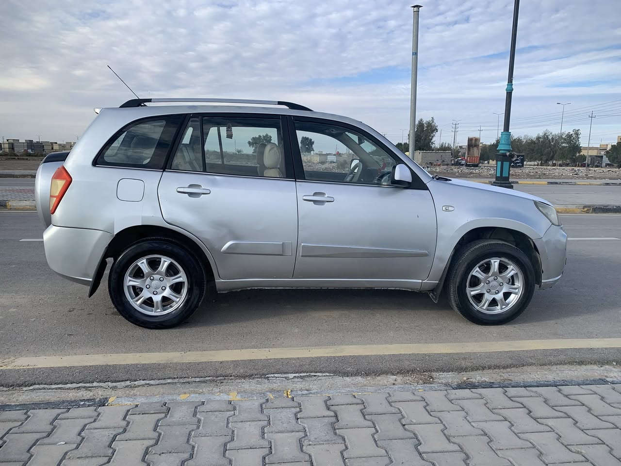 افضل الكلام الصلاة  على محمد وال محمد 
اللهم صل على محمد وال محمد 

شيري تيكو موديل ١٣ رقم بغداد باسمي ماشيه قليل  مكفولة ضربة وتبديل سعرهة 52 جاهزة السيارة سنويه لنهايه 27 تخم تاير جديد 
مكينه كير خير من الله 
مكاني كوت مركز المدينه 
***********
