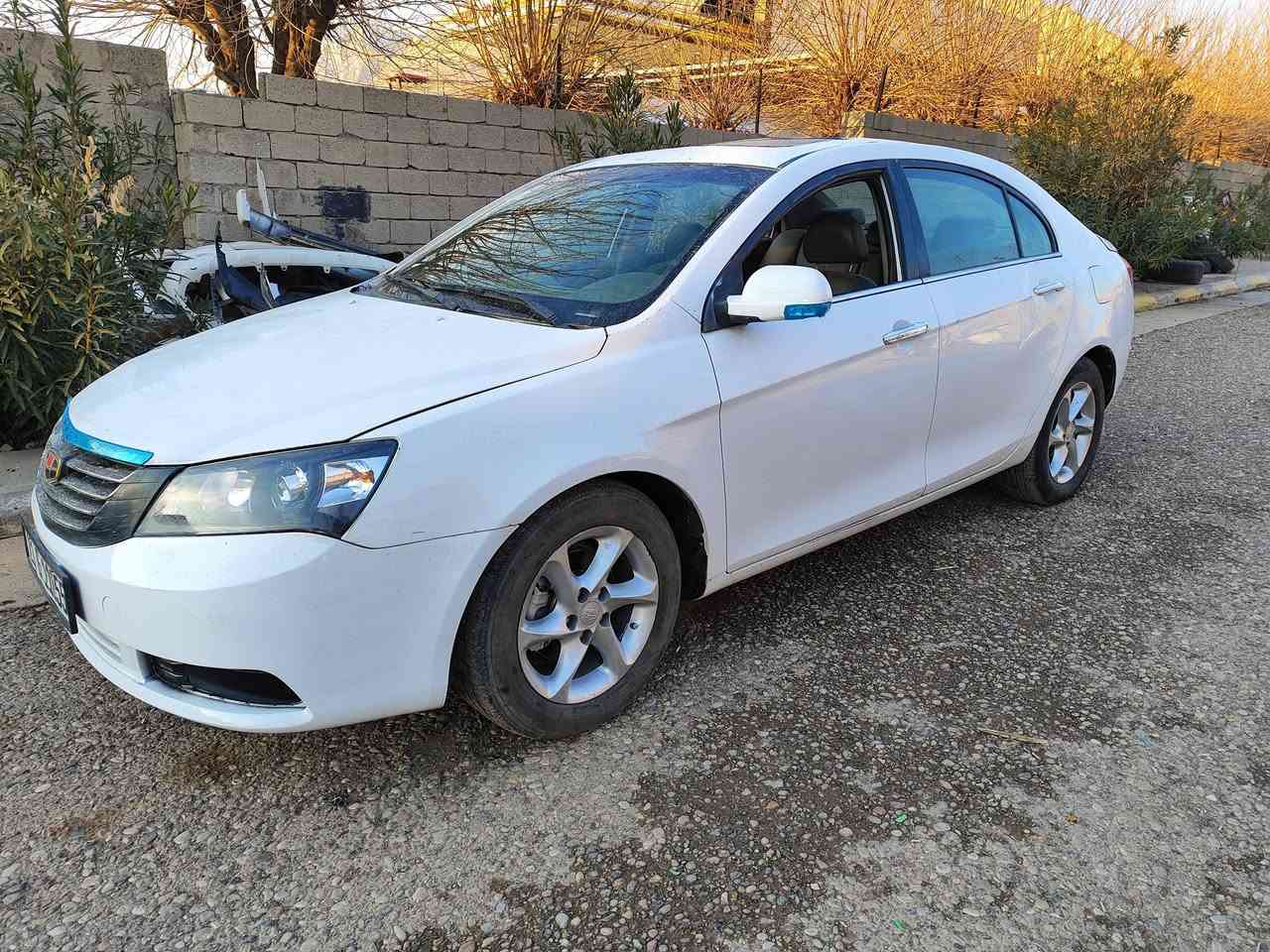 ئێم گراند بۆفرۆشتن2013 ڕەقەم سلێمانی سەنەوی تازەیە گێڕومەکینەی سەنیە نەکراوەتەوە چواپارچەو سەقفی بۆیاخە تەحویلو غرامەو گێڕومەکینەی بەشەرت سعری 40گڵاو معامەلە گۆڕینەوش ئەکەم لەتەکیەم تەبریتی سارد گەرم بەشەرت پارەی ئۆپڵێکە***********اسیا***********
