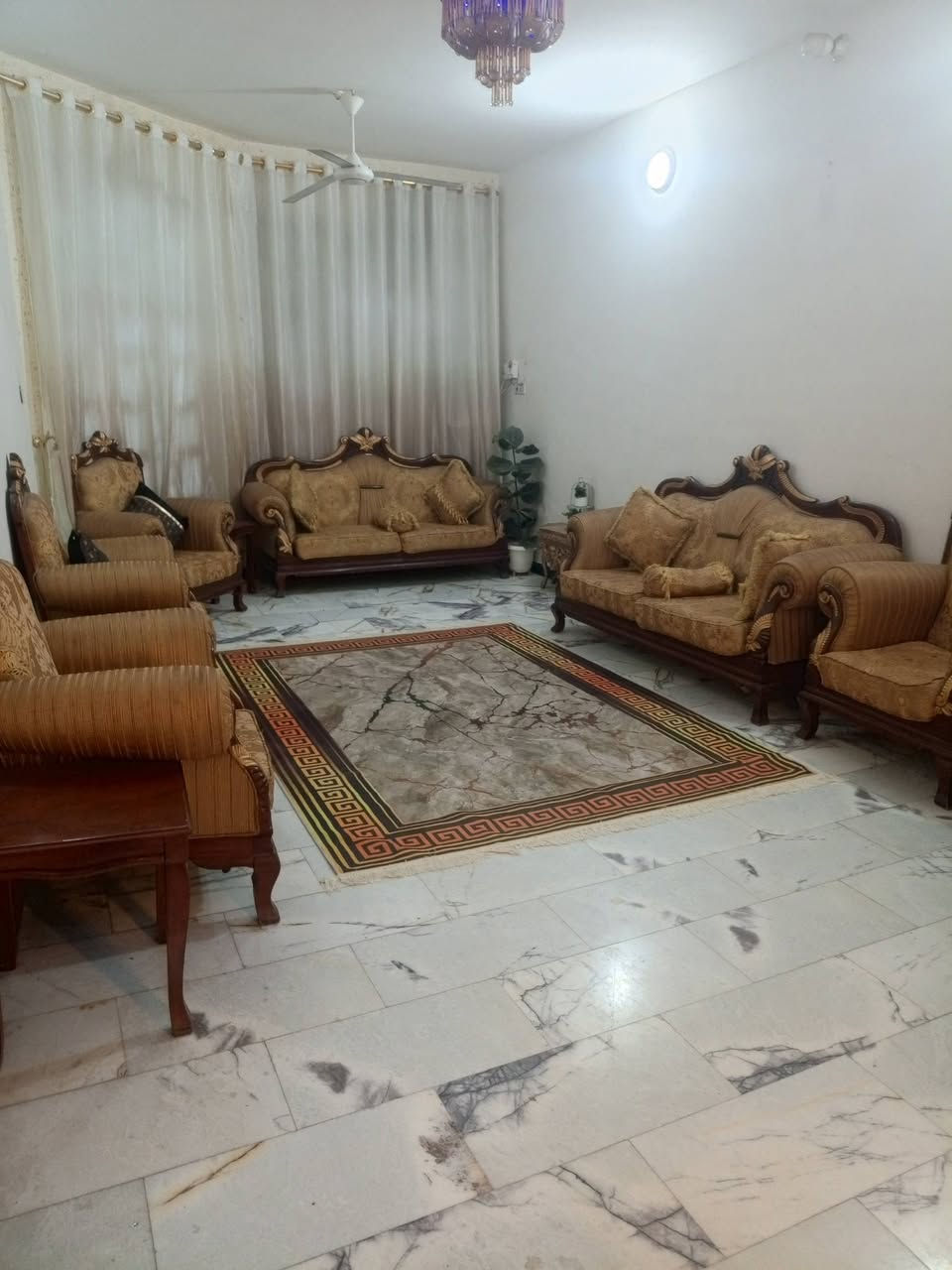 دار للبيع المساحه 200متر ركن بناء حديث 

ابو خستاوي طريق ياحسين شارع اسواق الطائي قريب علا شارع كربلاء خدمات كامله موقع حلو بناء حديث 

بناء طابوك صب كونكريت ارضيه مرمر بيت جاهز 

السعر مناسب//***********
