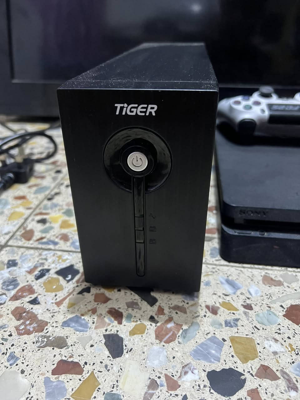 بلي 4 للبيع الجهاز جديد ممفتوح مستخدم قليل
مع ملحقات يده وحده واربع اقراص وجهاز يو بي اس 
الاقراص gta 
وفيفا 18 
‏call of Duty 
‏Sniper elte 4 
للتواصل خاص او واتساب ***********
