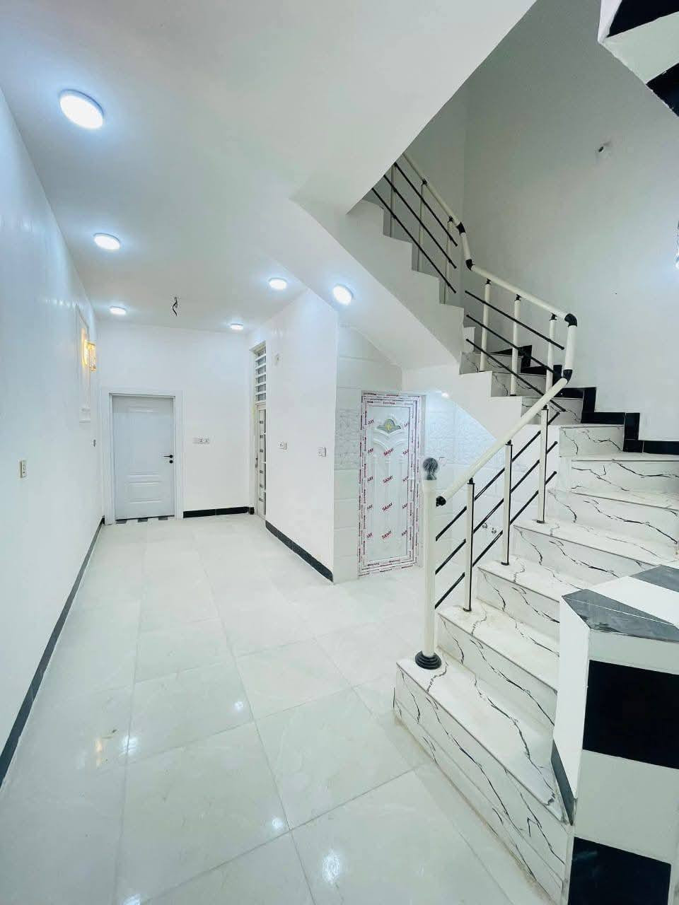 دار للبيع  50متر 🏡
بسعر /21/ مليون مع المجال
موقع /نجف 🏡شارع الحولي مال المطار 

البناء 🏡 #ملاحضه_طابو_زراعي_سند25قرار_محكمه 
غرفه/صاله/مطبخ معزول/ صحيات/مكشوفه
بناء مرتب/ اساس + سقف كونكريت /طابوك

ألخدمات 🏡 
ماء/كهرباء/مدارس/سوق/تبليط 
***********
