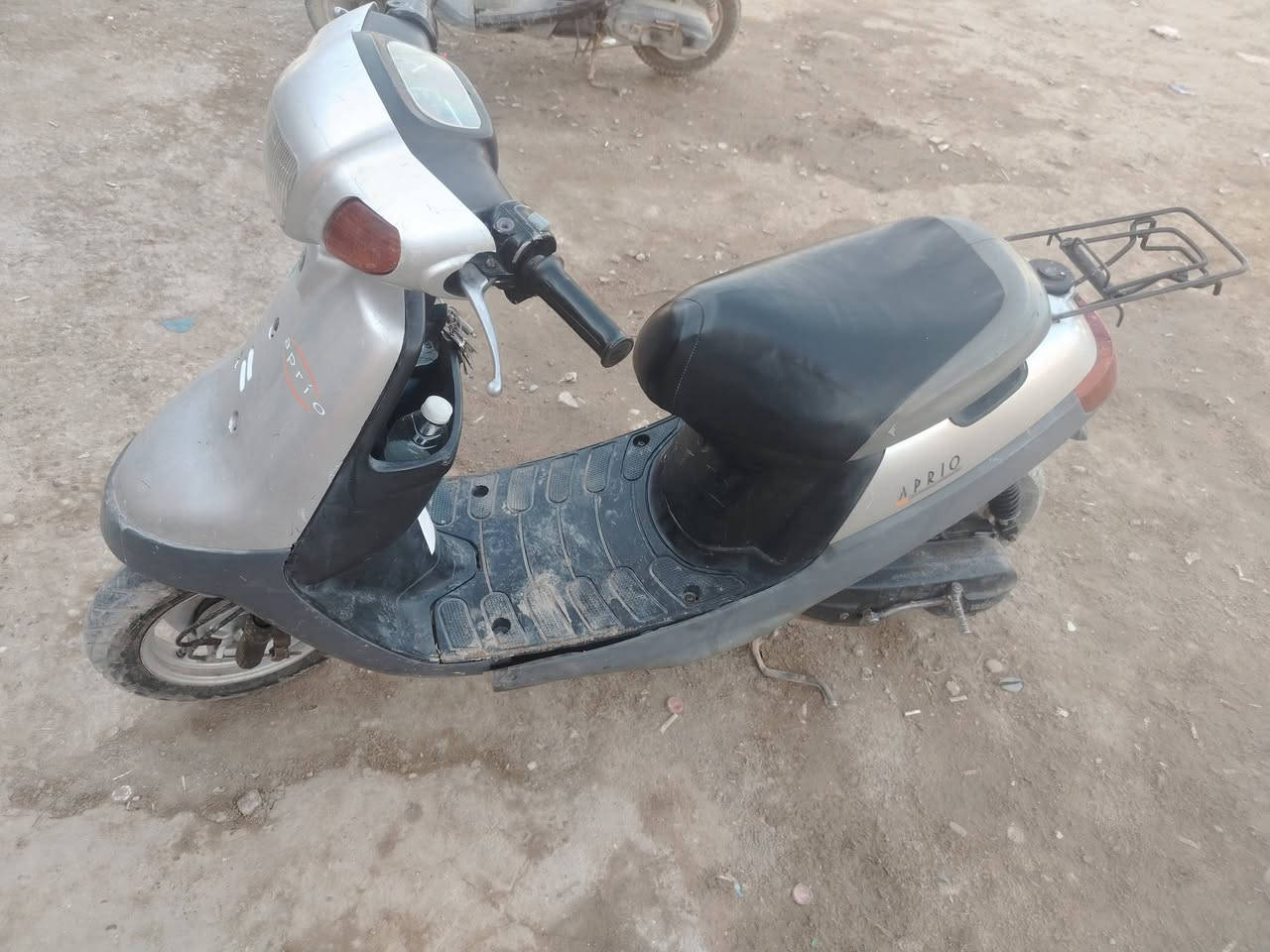 سلام عليكم دراجه بطه خطين نضيفه مثل ما موضح بالصوره للاستفسار *********** سعر ٢٢٥ وبيه مجال حك جيه
