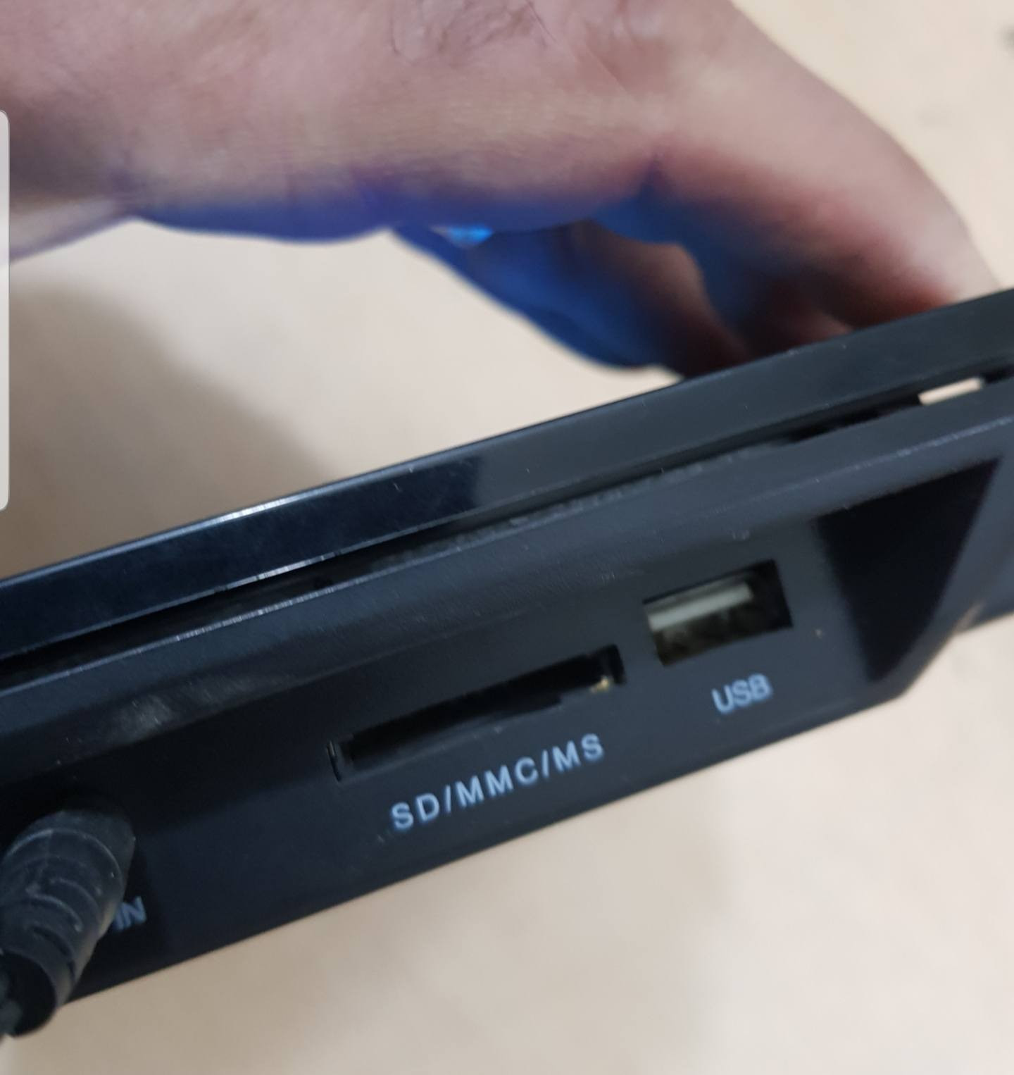 شاشة صغيرة بهذا الشكل بدون صوت فقط تعرض صورة للبيع ب 5 الف فقط بغداد ***********
