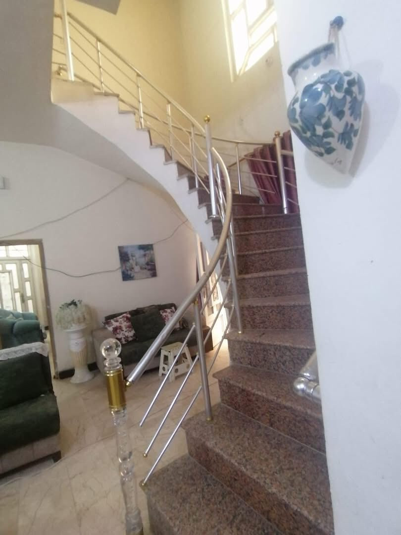 بيت للبيع ..
الحيدرية بستان حجي عبود سند ملك صرف مساحته 202:5م واجهة 13:5م نزال 15م للاستفسار الاتصال على *********** عذراً الرد سيكون على الاتصال والخاص واكون ممنون .
