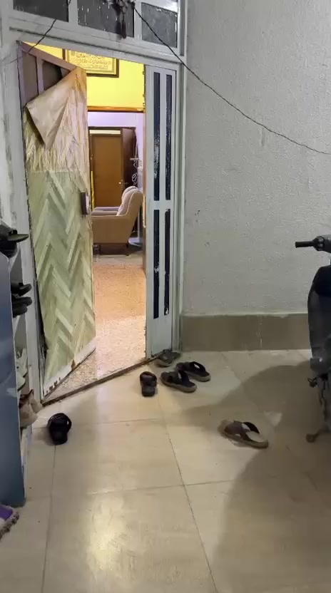 سلام عليكم بيت البيع 200متر واجهي10 نزال 20 5غرف نوم صحيات3 مطبخ حار +بارد طابقين بناء حديث العنوان تنومه صالحيه نزلت سيد حسين وكيل الكاع مالته طابو صرف زراعي بسمي بيت مانه ابن اجد بيت نضيف تجي شوف بعينك بيت مرتب باقي تفاصيل تجي شوف بعينك بي نزلتني على جسر يطالي وشارع صالحيه***********
