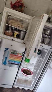 ثلاجات للبيع شغلات وجهزات  السعر 400 بيهن مجال حك الجيه  07822432546 0...