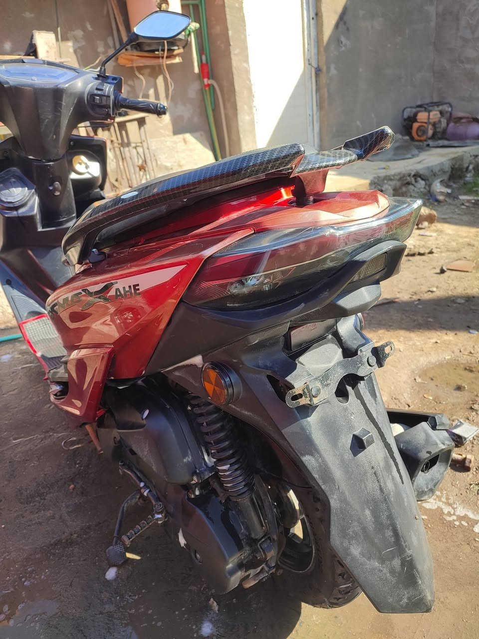 السلام عليكم دراجه سكنز محرك ياباني معدل 120تقفل دراجه خير من الله ناعمه فول اي صوت ما بيه موديل حديث ودراجه عشوفت عينك تعجبك للبيع مابيه اي نقص كلشي شغال بيه السعر 700وبيه مجال مكاني مسيب حي معلمين رقمي ***********
