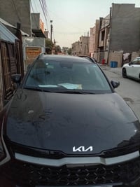 كيا سبورتج Prestige موديل 2023 – وارد الولايات المتحدة اللون: أسود لام...