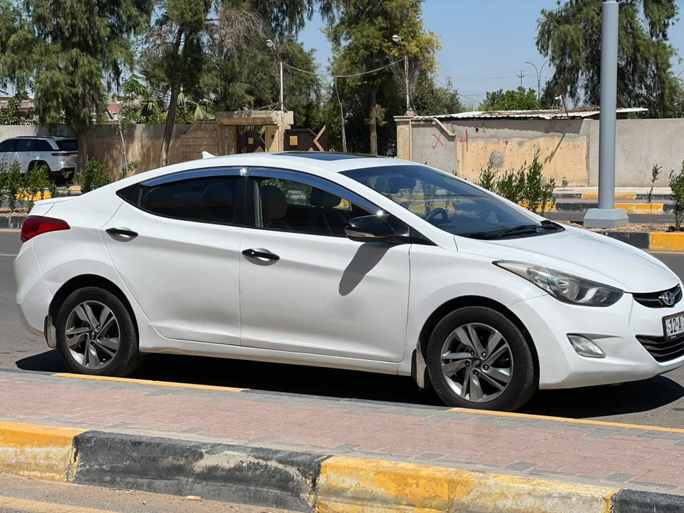 النترا ٢٠١٣
بابين يمين صبغ
محرك ١٨ 

ماشيه ١٦٠ الف 

هزه رقم جديد تحويل ثاني يوم

بيها ٤ بخصات بسقف

ملاحضه البقعه السوده البصور هاي ب كاميرا ما بسياره

سعرها ١٠٠ قفل
***********
***********
