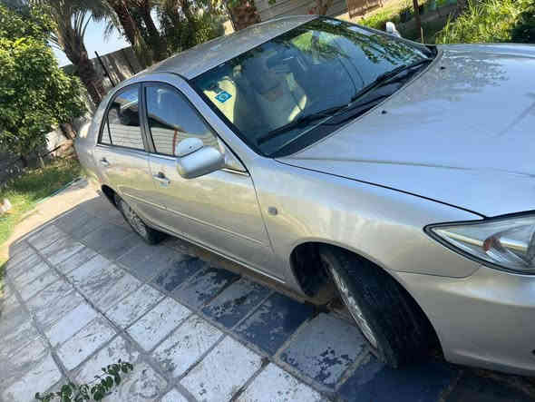 كامري موديل ٢٠٠٤ سياره كامله ع اخر حبه صبغ عما كلير بدون معجون سياره اب اسمي كير محرك ساعه وخير من الله ترايك وين متريد صرفت عليها صرف مال واحد جنايهة بس ضرف 
وبل العافيه ع الي اخذها ٤سلندر مابيها اي نقص سستهم سماعات دوشمه شاشه اندرويد 
‏‪***********‬‏
سعر ٩٥بيهة مجال قليل
