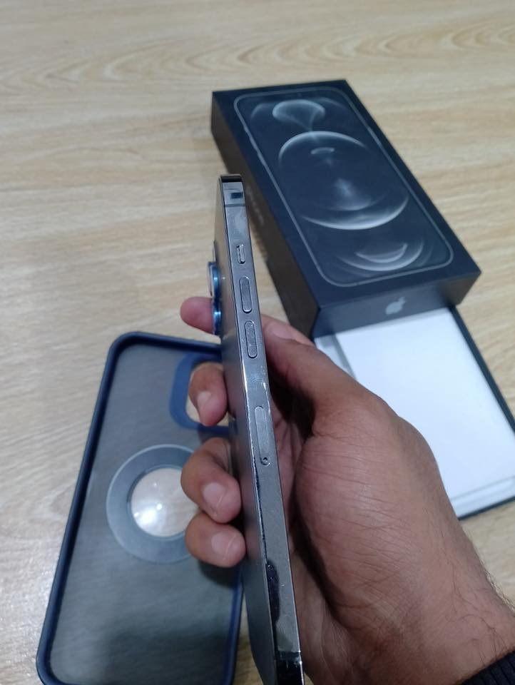 آيفون ١٢برو ماكس بطاريه 79 كامل ملحقات نضافه كدام عينك مبدل شاشه ٣خيارات اصليه فيس إيدي شغال 400 وبي مجال ***********
