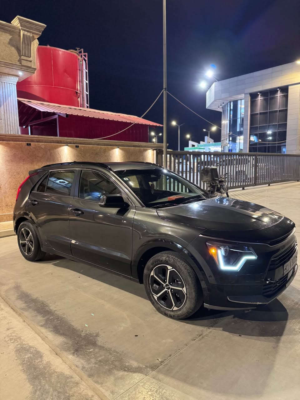 السلام عليكم 

كيا نيرو هايبرد ٢٠٢٤

وارد امريكي حادثها بنيد وداعاميه   +بيها شخوط بسيطه 

مواصفات lx
داخل ابيض 
شاشه متصل 
كشنات حار بارد 
سايد بريك كهرباء 
قطعتين تبريد 
ترحيب 
اوتو بارك 
السياره جاهزه 

رقم بغداد 

اقصاديه التفويله الوحده٨٥٠ كيلو تمشيك

ماشيه 14الف 

مكاني بغداد  
السلام عليكم 

كيا نيرو هايبرد ٢٠٢٤

وارد امريكي حادثها بنيد وداعاميه   +بيها شخوط بسيطه 

مواصفات lx
داخل ابيض 
شاشه متصل 
كشنات حار بارد 
سايد بريك كهرباء 
قطعتين تبريد 
ترحيب 
اوتو بارك 
السياره جاهزه 

رقم بغداد 

اقصاديه التفويله الوحده٨٥٠ كيلو تمشيك

ماشيه 14

مكاني بغداد حي العلام   

*********** بغداد, العراق
