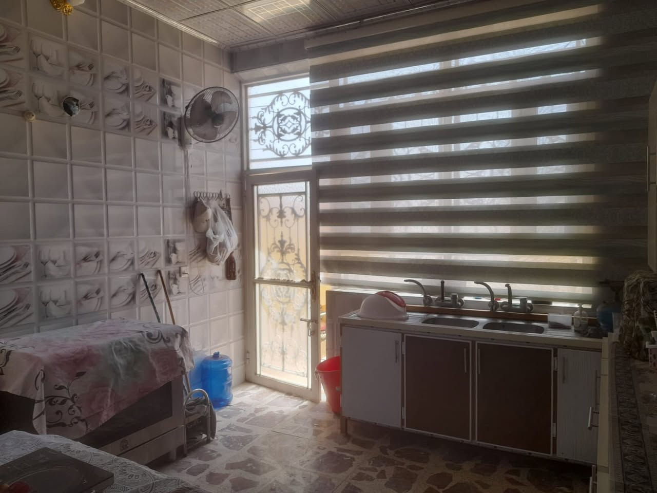 السلام عليكم بيت في البوبيات منطقت الاودي تبعد عن الإمام ٥دقايق المساحه ١٠٠ متر الاستفسار الاتصال عله الرقم ٠٧٤٠٣٥٩٥٩٤ 
*********** البيت مبني سنه ٢٠١٨ نضيف مسكون قليل
