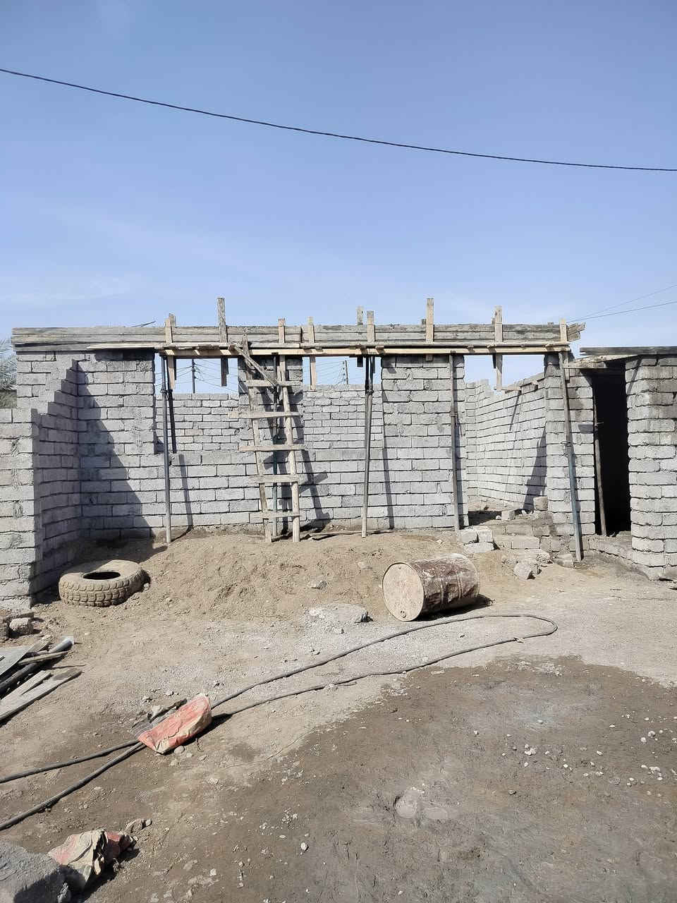 السلام عليكم ورحمة الله وبركاته كادر نجاره وصب بيتونات مخزن قرفه خارجيه منهولات دنك باب دنك حايط اتصلل ودلل واذا ما عندك في سبيل الله ***********
***********
