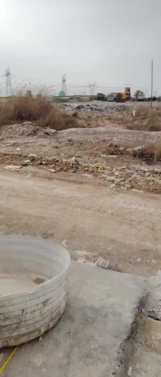 السلام عليكم بيت مساحه 200 م بيت جديد على شارع العام ***********
