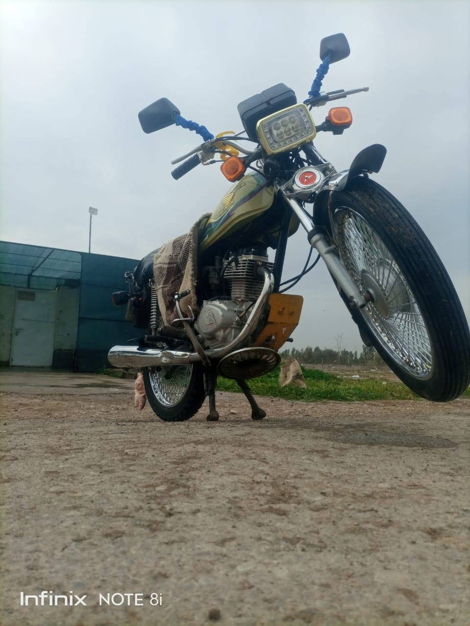 السلام عليكم
دراجه ايراني تايكر مديل 19 
دراجه نضيفه جداً مال جناي مكينه ما ممدود عليهه سبانه مكينه ما مفتوحه جديده شلعه ومعدل الدراجه جاهزه من كل النواحي كهربائيات كلهه شغاله مابيهه اي نقص
السعر 350 وبيهه مجال 
مكان الدراجة الغالبية حي الأكراد 
***********
‏‪***********‬‏
متوفر واتساب
