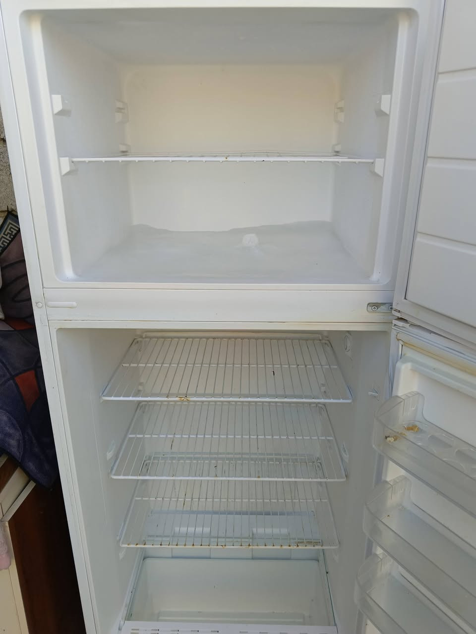 السلام عليكم ثلاجات العدد 3 للبيع واسط كوت انوار الصدر للاستفسار الاتصال على الرقم ***********
