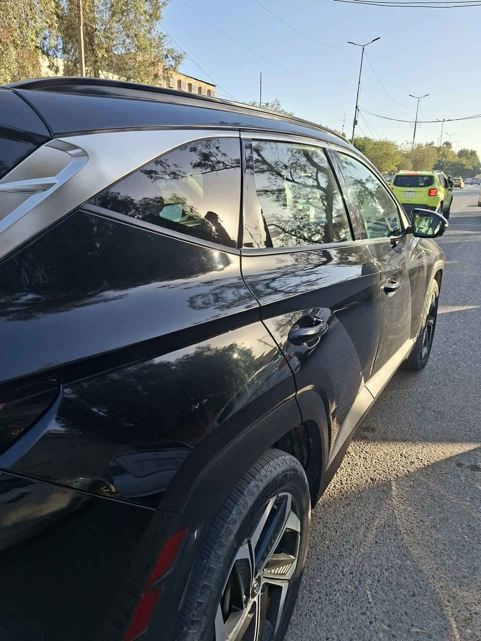 توسان 2023 لمتد كلين اعلى فئة 1/1
وارد امريكي محرك 2500 
تقدم وترجع على ريموت
بصمة تشغيل + بصمة ابواب لمس
بانوراما
كاميرات 5
كير دكمة
نقطة عمياء
رادارات امامي خلفي جانبي
اوتو بارك
هاندبريك دكمة
كشنات كهرباء جلد اسود خزن ميموري
كشنات تبريد وتدفئة امامي وتدفئة ستيرن
قيادة الية
بك لايت LED
لايت LED
كروز سرعة + مانع انزلاق + منحدرات
ويل كب كبير كروم
تحديد مسار
فول تحكمات ستيرن + شفتات
سماعات شركة BOSE
شحن وايرلس
نظام GPS خرائط
السيارة فور ويل HTRAC
تبريد قطعتين امامي خلفي
اوتو هولد
جنطة كهربائية
ابواب بصمة
سيارة بأسمي
سعر ١٨٠  بيه مجال 
***********
