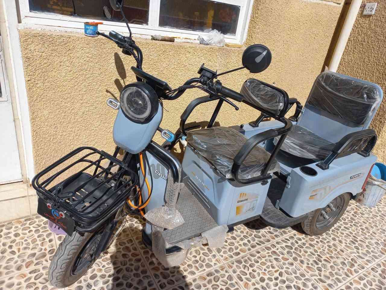 دراجه شحن ثلاثيه للبيع جديده جداً استخدام قليل موديل 2026 علماً الدراجه 6 بطاريات وليس 5 للأستفسار الاتصال *********** بي واتساب @إشارة

