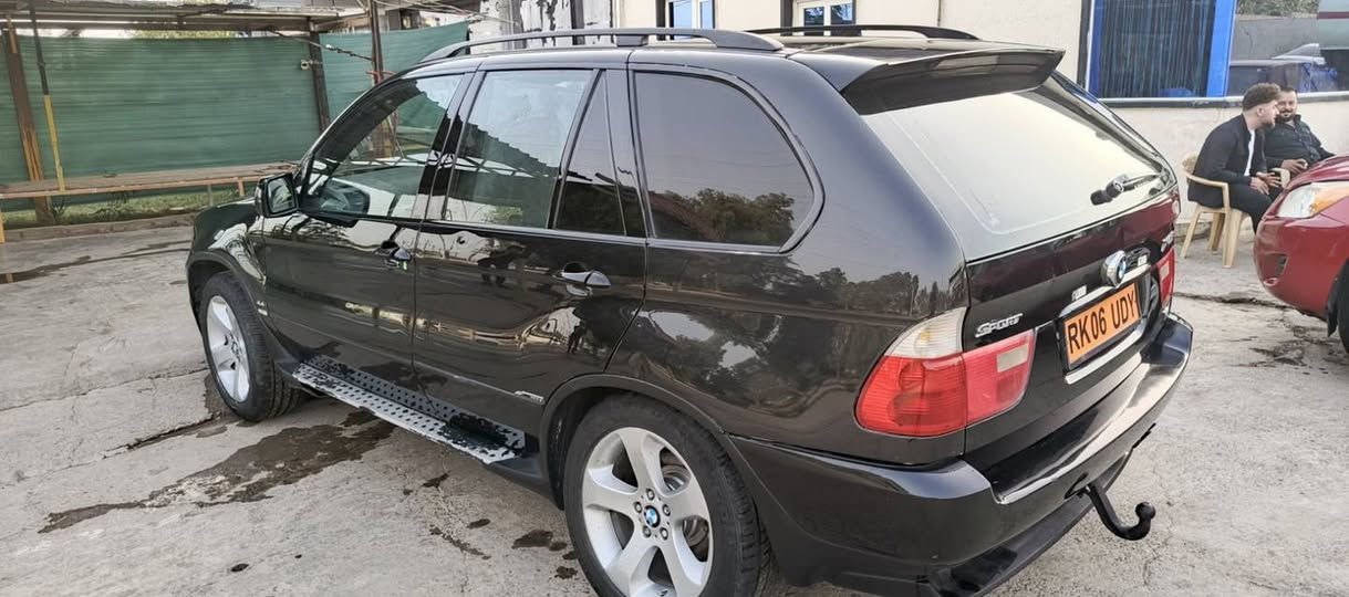 بيئيم X5 مؤديل 2005 قةپات مواسةفات 8 پستن سوكان محةوةر تازة تةحويرم كردية زؤر جوان گؤريومة سعري ٥٢وةرةقة گؤرينةوةش دةكةم بةشتئك بةدلم بئ ***********هةولئر أربيل, العراق
