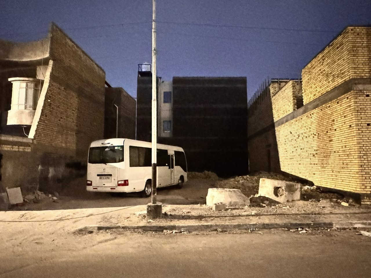 السلام عليكم قطعة ارض طابو ملك صرف في منطقة دور الصحة المساحة ٢٦٧ متر على شارع ١٠ متر القطعة مجاورة للركن سعر المتر مليون وربع مع المجال القليل من المجموع 
للاستفسار 
***********
