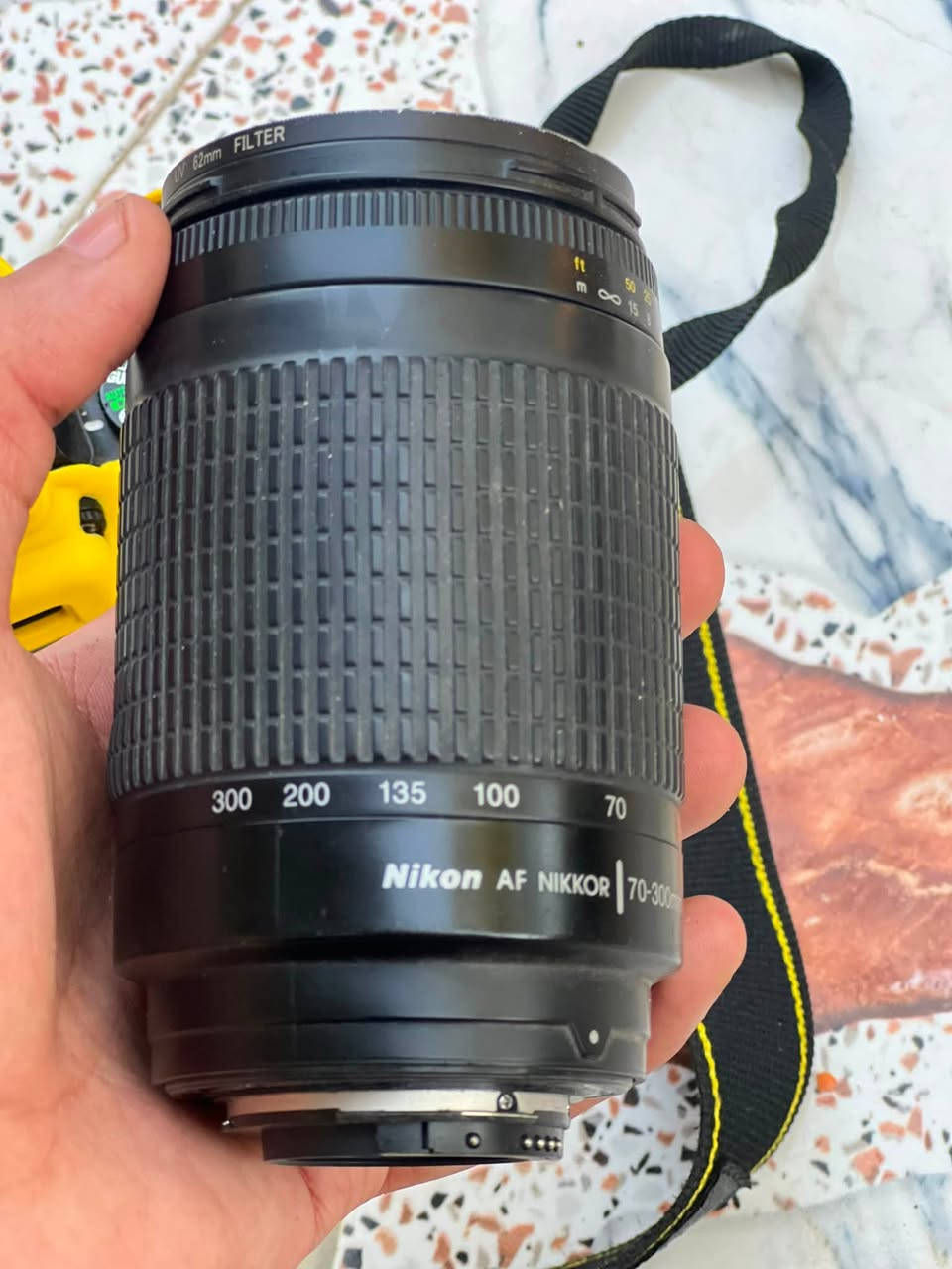 للبيع نيكون 3300
زوم 70/300 رياضي 

حزام كتف ✅

بطاريه 🔋

 شاحنه 
للبيع او مراوس نكانون الخاص مفتوح ✅. 

او واتساب ***********
