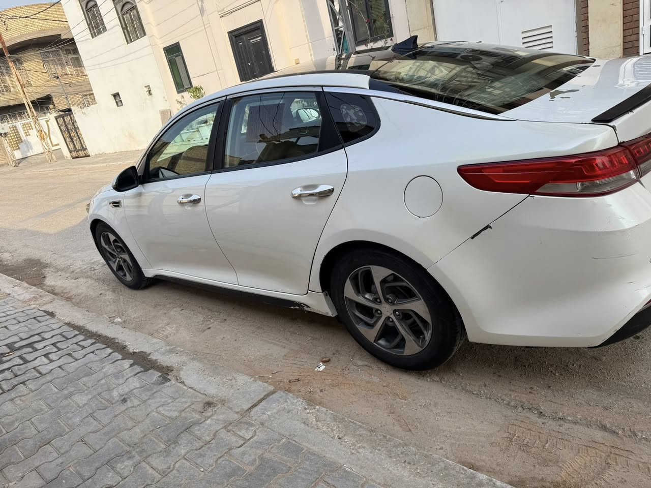 اوبتيما موديل 2016  شكل 2020
مكينة 2400 وارد امريكي 
حادث جدا بسيط يم البك لايت جاملغ الايسر يعني صبغ جاملغ وباب كلير الي بصفه  لان لونه صدفي لازم تلاون ويه الجاملغ
فوووووول مواصفات لمتددد للاخير 
المواصفات 
بصمه 
بنيراما
كشنات تبريد تدفئة 
كشنات جلد كهربائي 
لايت زنون اصلي 
ترحيب 
نقطه عمياء 
كاميرا دواره 
3 وضعيات قيادة.
  سبورت ECO.. NORMAL 
تبريد امامي خلفي 
هيترات 
ثلاجه
كشنات ذاكره 
خزن ميموري 
تحكمات فوول
وبعد هواي مواصفات بيهة السعر 120 وبيه مجال بسيط 
رقم بغداد دولي تحويل ثاني يوم 
مكينة وكير ع حدادية جديده 
تخم تاير جدد باتري جديد 
السيارة جاهزة ونضيفه جداا

***********
