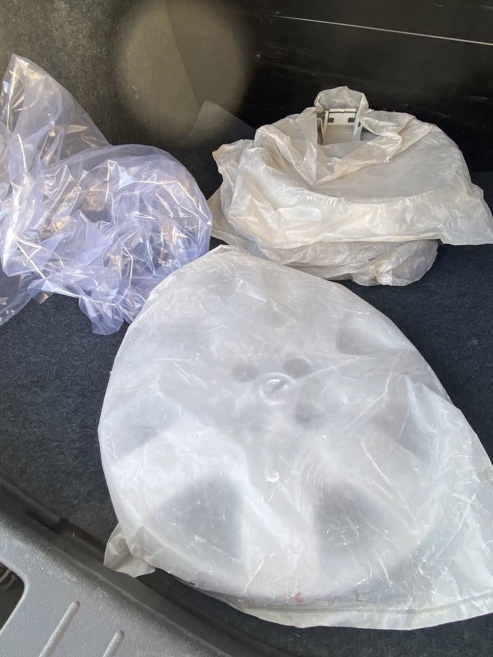 نيسان صني ضمان شركة السور ماشيه 9000  تسعتالاف  بعدها زيرو كفاله عامه   ام البليته الزركه  سياره سبير ما نازل  يدات نيكل تحكم ستيرن مكان السياره البصره حي المهندسين السعر 127  وبيها مجال  رقم الهاتف ***********
