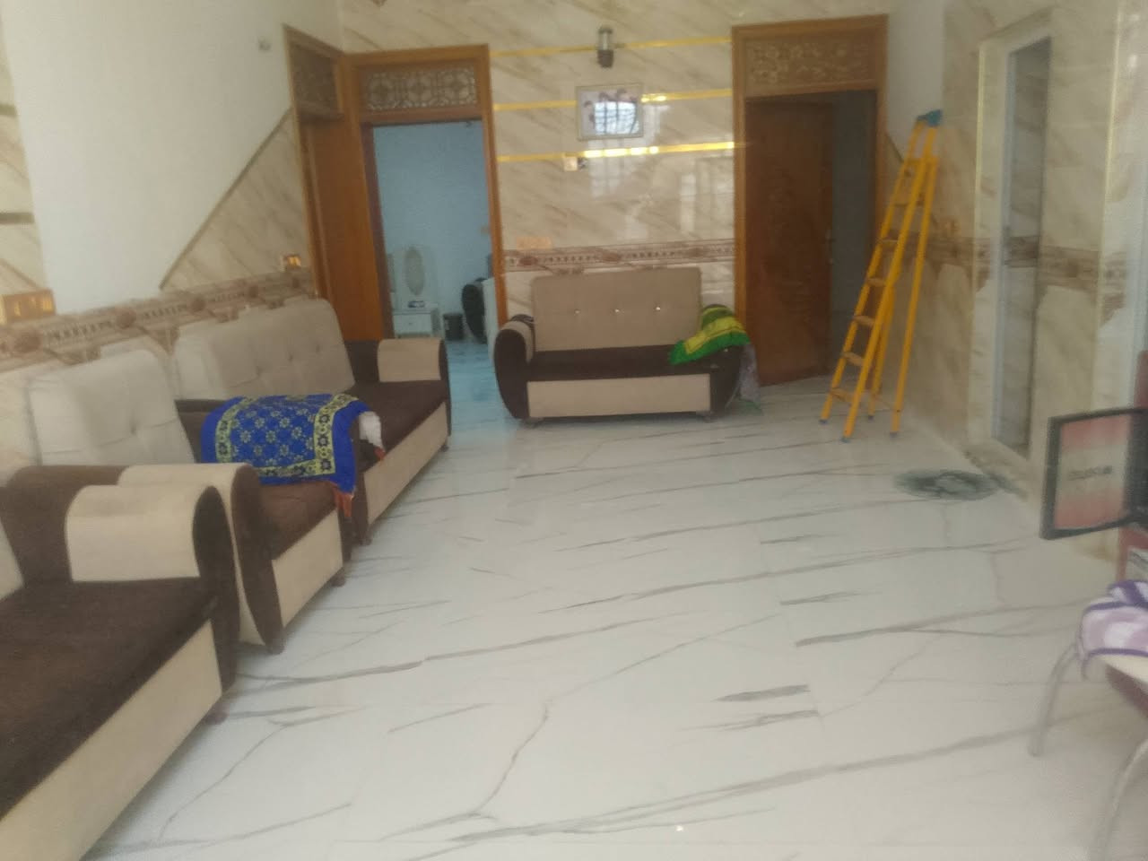 دار للبيع طابو صرف ٢٥٠ متر طابقين ٤ غرف نوم ٤ حمامات مطبخ حار وبارد استقبال ١٠ في ٤ صاله ٩في ٤ بناء حديث طوريج حي الحسين الاولى ام الهوى القديمه قرب شارع الباشا ثاني بيت عن شارع العام شارع كربلاء للتفاصيل *********** او مراسله علخاص
