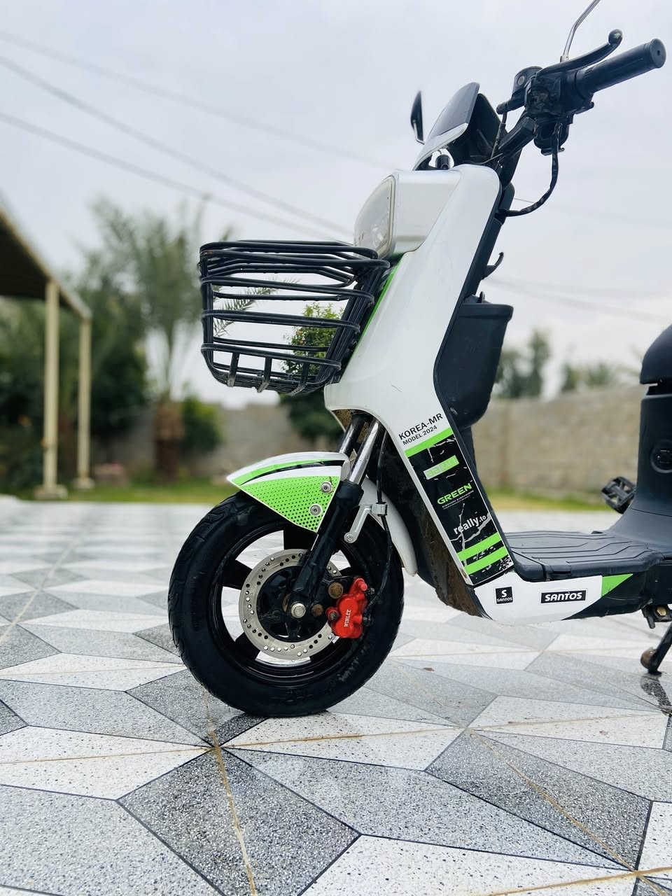 دراجة شحن R7
ويلي 
5 بطاريات
الشكل الحديث
بصمه 
جهاز انذار مانع سرقه 
لايت زنون 
امبي ثري
نضام باركينك + رجوع للخلف
شاشه دجتل 
دراجة فول مواصفات كاملة 
موجود خاص أو اتصال ***********
