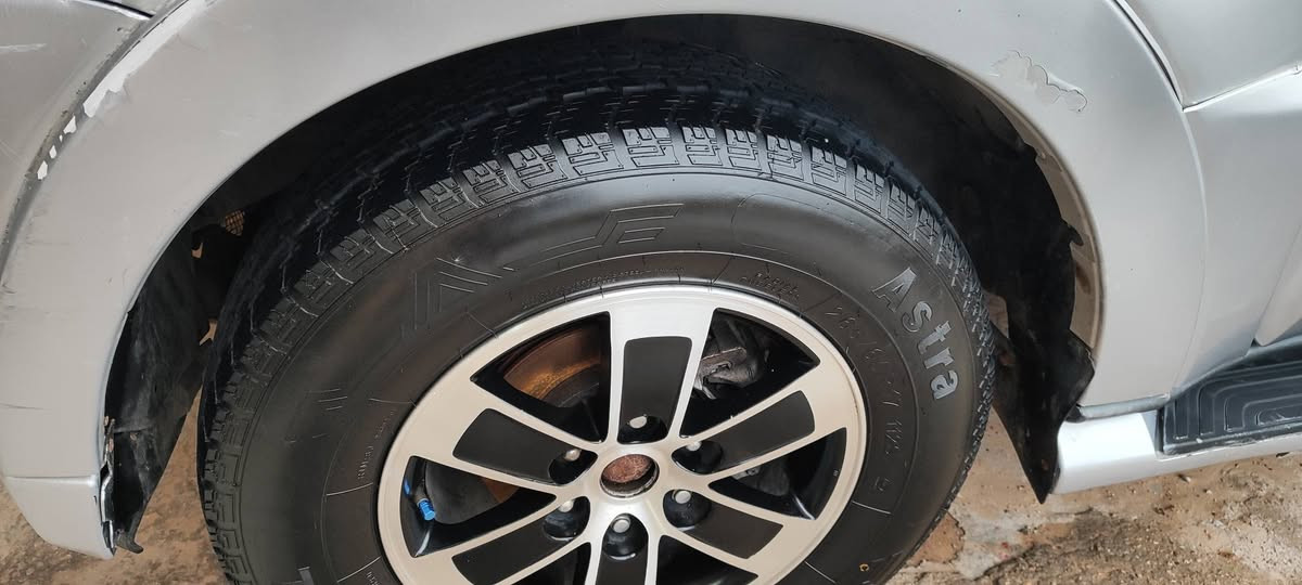 السلام عليكم باجيرو موديل 2008 خليجي مكينه 3000 حبتور فول موصفات ثلاجه بيهاو تبريد ثلج و تدفئة السيارة بأسمي موضح اني بلفيديو شبيها السيارة و ارجع اكرر جاملغين رش فقط اي ضربه مابيه دگه جاكوج مابيها  لان جردن تعرفون هذا لون يجرد السيارة خير من الله وين متريد روح بيها رايدها 115 وبيها مجال للطيبين مصفرة غرامات كلشي ما عليها العنوان البياع ((سويب)) رجاءا رجاءا لحد يكسر بحلال
***********
***********
