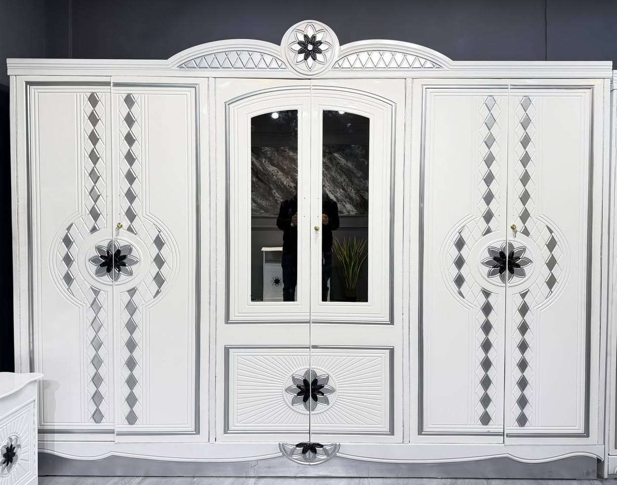 غرفة اخشاب  بسعر 950 

⚜️تفاصيل الغرفة ....⚜️

صاج خارج ٤ملم ام دي اف 🪭
وداخل صاج ٣ملم 
صبغ مرمري درجة اولى 

عدد القطع  ٧ قطع 😍
1 //جرباية  قياس  ١٦٠ × ٢٠٠ 
//ميز جانبي ايسر قياس ٥٠
2// وميز  جانبي  قياس ٥٠
3// زاوية ارتفاع مترين عرض ٨٠
4// وميز بلازمه  
5//وميز مراية ارتفاع مترين عرض ١٢٠
6// وكنتور ٦ باب  ارتفاع مترين و١٥ طول ٣ متر و١٥

القطعه الثامنة حسب الطلب شازلون
سعرها 50 الف ❤️
طابوريه 25 الف ❤️

(توصيل مجاني مركز بغداد )
التوصيل يشمل الشد مجاني 🔥
(اطراف ٥٠)
باقي المحافضات حسب البعد


**إذا كنت صاحب هذا الإعلان وتريد حذفه لأي سبب، رجاءا أرسل رسالة إلى الدعم الفني**