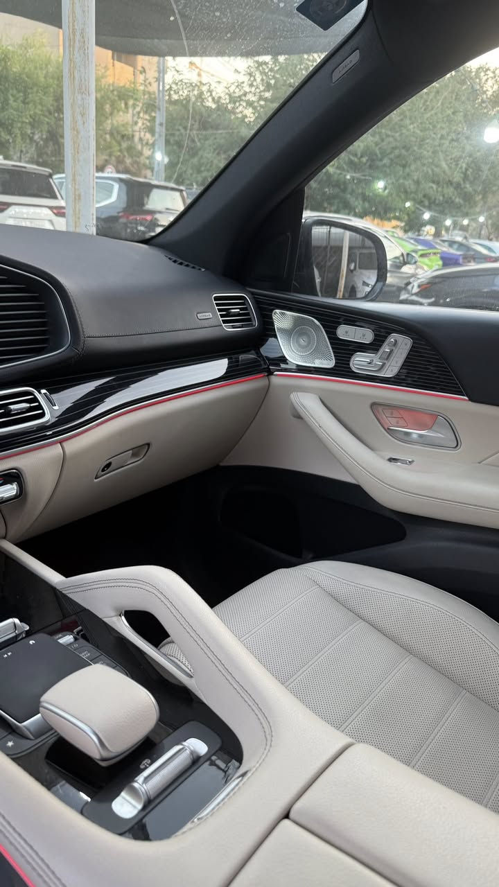 _ النوع: [ MERCEDES-Benz Gls ]
_ الموديل: [2024]
_ المواصفات: [v6– شاشة – كاميرا خلفية - ابل كار بلاي – بصمة - صندوق كهرباء -…]
_ الكيلومتر: [27,000كم]
_الضرر 2 قطع [مصبوغ شبر بالبنيد كلير ربع البنيد و الجاملخ الامامي الايسر مبدل اصلي ومصبوغ ] 
_ الموقع: بغداد – الكرادة
_ للاستفسار: ***********
