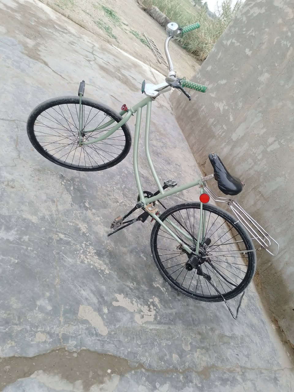 سلام عليكم بايسكل للبيع  سعر65 رقم تلفون ***********
