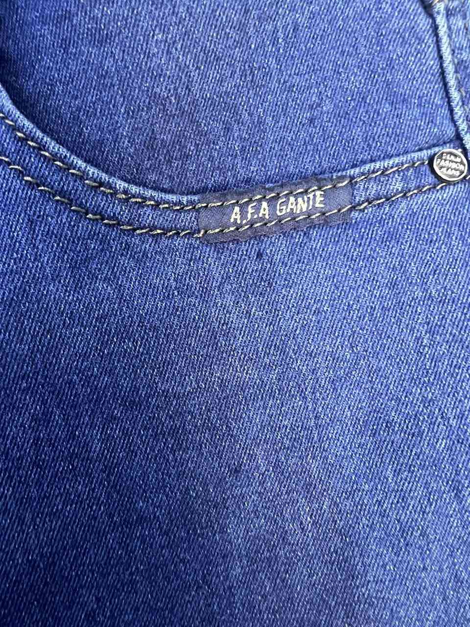 بنطرون AFA GANTE
اللون ازرق
بالليبل غير ملبوس
فول ليگرا مطاط
قياس 34
قطعة جديدة غير مطخوخة


**إذا كنت صاحب هذا الإعلان وتريد حذفه لأي سبب، رجاءا أرسل رسالة إلى الدعم الفني**