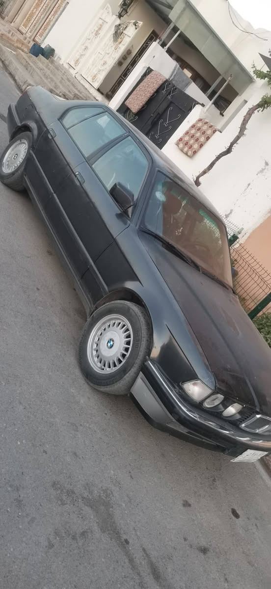 سيارة بي ام دبليو موبايل 9١ حجم 735 محرك فل 6 شرط نظيفه بأسم صاحبها  كشر نظيف  بيها تقحيل قليل تدفئة تبريد شغال تواير جدد سيارة نظيفة حيل انظف من الصورة للتواصل اتصل على الرقم *********** أو ***********
