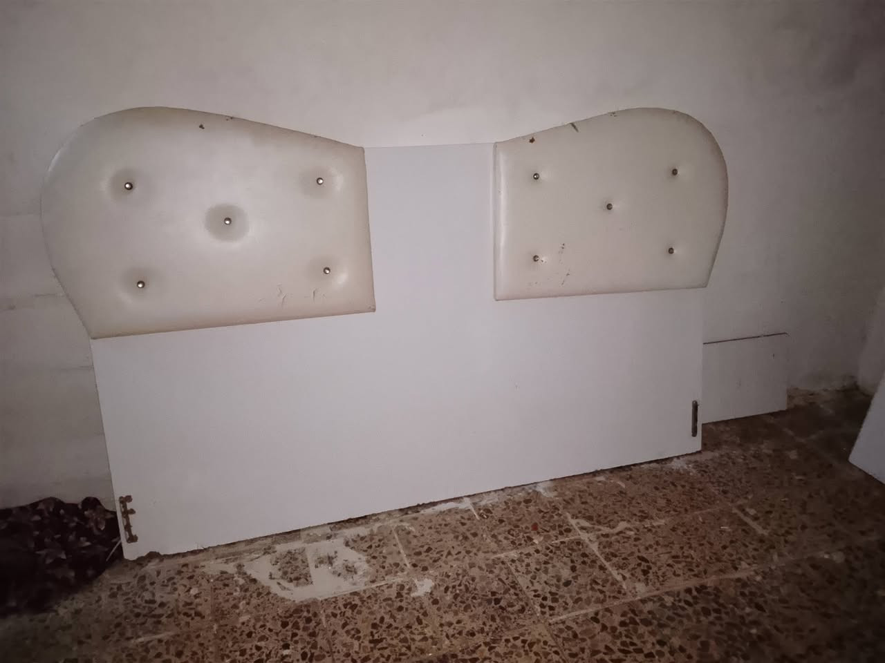 للبيع غرفه نوم تركيه 4 قطع سعر 125 الدوره حي الوادي ***********
