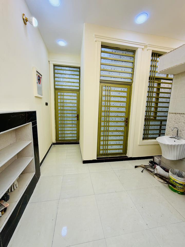 بيت للبيع
100 طولاني 
العنوان حجي حسن الاولئ قطع دكتور حميد 
طابق واحد بناء حديث 
البيت جاهز للسكن 
السعر 77 وبيه مجال
للاستفسار اتصل ***********
