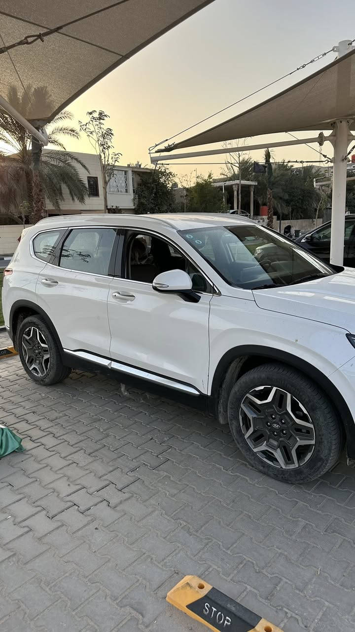 سلام عليكم 
ستنافي مديل 2023
خليجي V6 سته سلندر 3.5 نص فول سبعه راكب 
رقم بصره بسمي 
بيه باب الصدر والي وراه بارد PDR
مكان السياره بصره 
ماشيه 42 الف 
تحويل ثاني يوم
سعراهاا 265 بيه مجال 
 رقم الهاتف ***********
