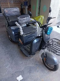 دراجه شحن بعده ب الكارتون مال ناس إكبار  جبته للحجي والحجي يكول عيب ار...