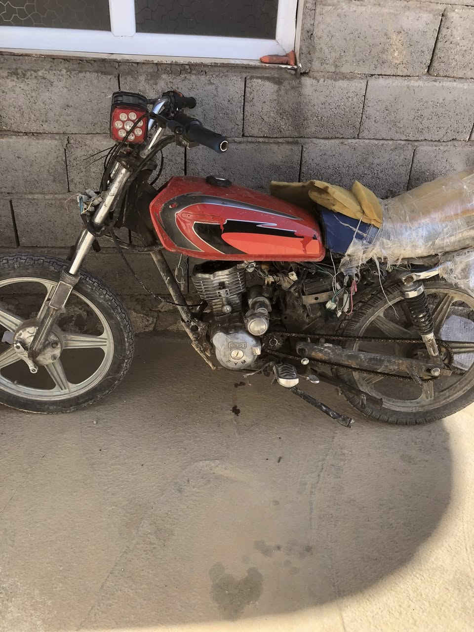 موطور كايم للبيع ناقصه بستم الموطور فاتح المحرك ماله ابيع كوم حديد قيم و اخذ بلي يرضي الله


**إذا كنت صاحب هذا الإعلان وتريد حذفه لأي سبب، رجاءا أرسل رسالة إلى الدعم الفني**