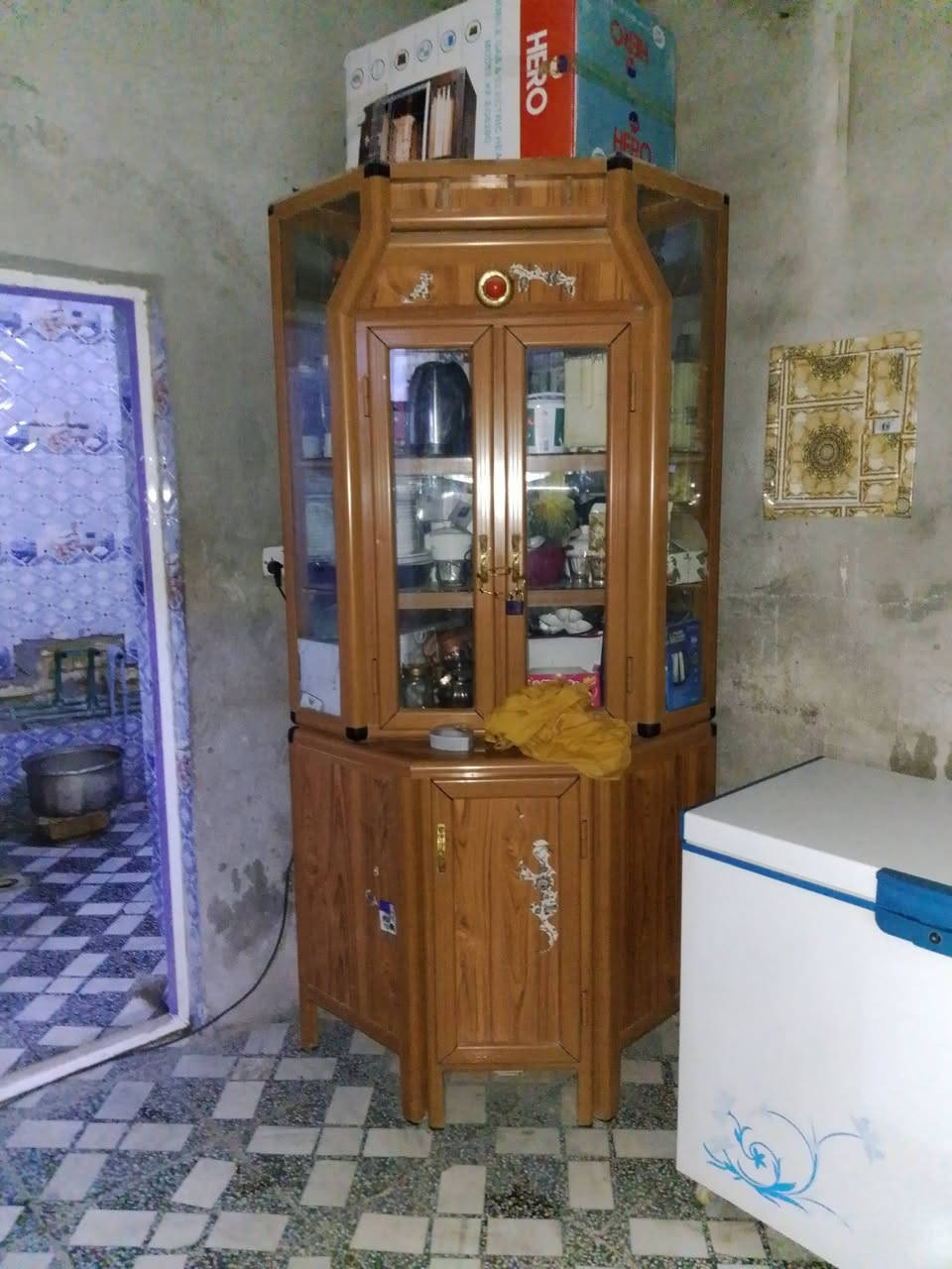 سلام عليكم عندي غراض للبيع عندي بوفيه50 و فاترينه100 و جربايه للبيع جربايه60 مكاني بغداد الثعالبه رقمي ***********
