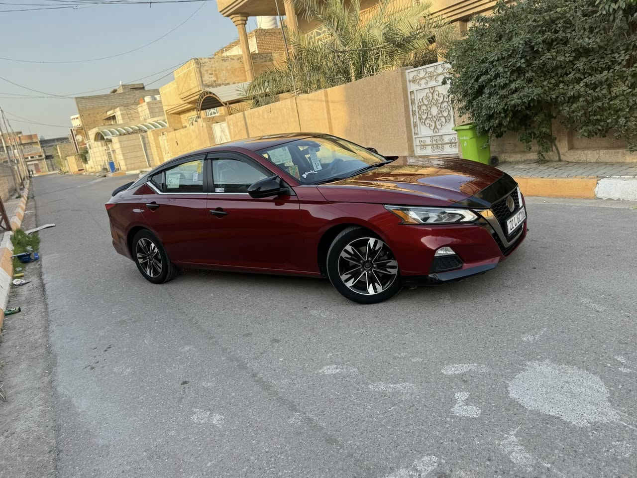 🚗 للبيع نيسان ألتيما SR  2020 🚗
فول مواصفات عدى الفتحه 

وارد أمريكي / رقم اربيل  بأسمي شرط التحويل  رقم الدولي الجديد هزه وفحص  كله جديد
محرك مكفول 🔧 / كير مكفول
تخم تايرات جديد مبدل قبل أسبوعين
باتري جديد
صدر ع الوكاله كامل 
ضربتها جاملغ خلفي كلش بسيط يعني قطعه وحده صبغ بجم كبس صفاح موس مكفوله من الشخط والبارد بدون ارباك ماشيه 56 mi واكو سونار   (باقي السيارة وكالة)
مواصفات السيارة: SR فول الفول عده السلايد 
محرك 2.5 لتر / 4 سلندر اقتصادي وقوي
شاشة لمس وسطية 8 إنج مع بلوتوث و USB وكار بلي 
بجم لكزز لد نهاري 
سستم كامل سبورت رياضي 
كاميرا رجوع خلفية 
كشن جلد + كهرباء 
بصمه تشغل وبصمه ابواب
مثبت سرعه 
شفتات بل ستيرن 
رادار امامي وخلفي وجانبي 
توقف ذاتي وخروج ع المسار 
نظام أمان حديث (ABS / Airbags)
تصميم أنيق ورياضي بلون الكرزي 🍒🍒 
سيارة كاملة مكملة تجي تفحص وتشوف بعينك كعدتها حلوه وسيارة ما تصرف عليها كلشي سعر 142 وبيهه مجال بسيط 
مكان السياره ديالى بعقوبه   
***********
