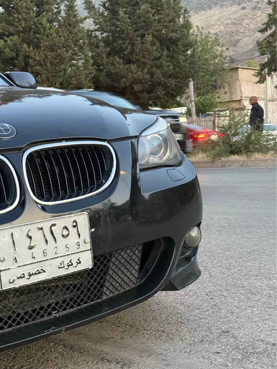 Bmw E60
محرك ٥٢٥ دبل فانوس
موديل ٢٠٠٤
سقف سلايد
بيها قطعتين صبغ فقط بدون ضربه 
دعاميات ام اصلي مو تجاري
دوسات ام
تخم ويل ام
سنويه بسمي 
رقم كركوك مشروع وطني
بطاقه بانزين بيها
تبريد وتدفئة بشرط
سعر ١٢٢ بيعا مجال بسيط
رقم موبايل ***********
مكان كركوك كركوك, العراق

