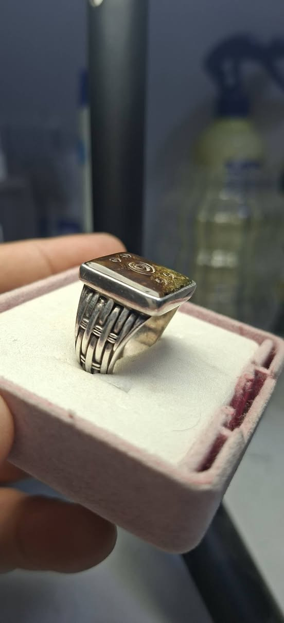 اللهم صل على محمد وآل محمد 
عباس اباد صفوي قديم ...

صياغه يدويه ...

قياس الخاتم ٢٣ 

للبيع والسعر خاص احبتي


**إذا كنت صاحب هذا الإعلان وتريد حذفه لأي سبب، رجاءا أرسل رسالة إلى الدعم الفني**