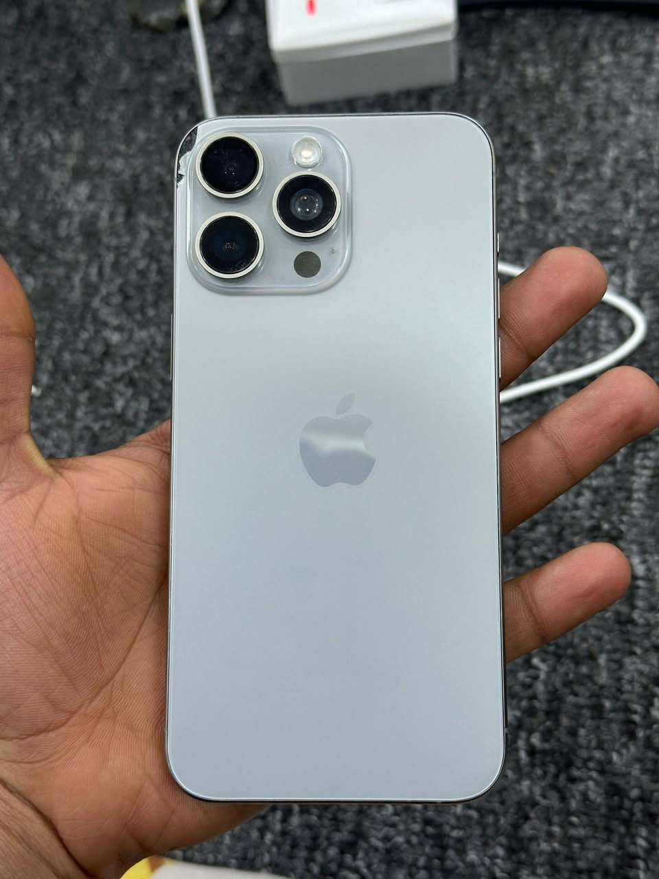 سلام عليكم ايفون ١٥ برو ماكس شرق اوسط كامل ملحقاته تليفون نضيف مكفول من جميع نواحي بس مبدل شاشة مالتة فقط واصلـية مكاني بصرة كرمت علي ابو صخير سعر ٩٥٠ وبية مجال لشراي رقمي ***********
