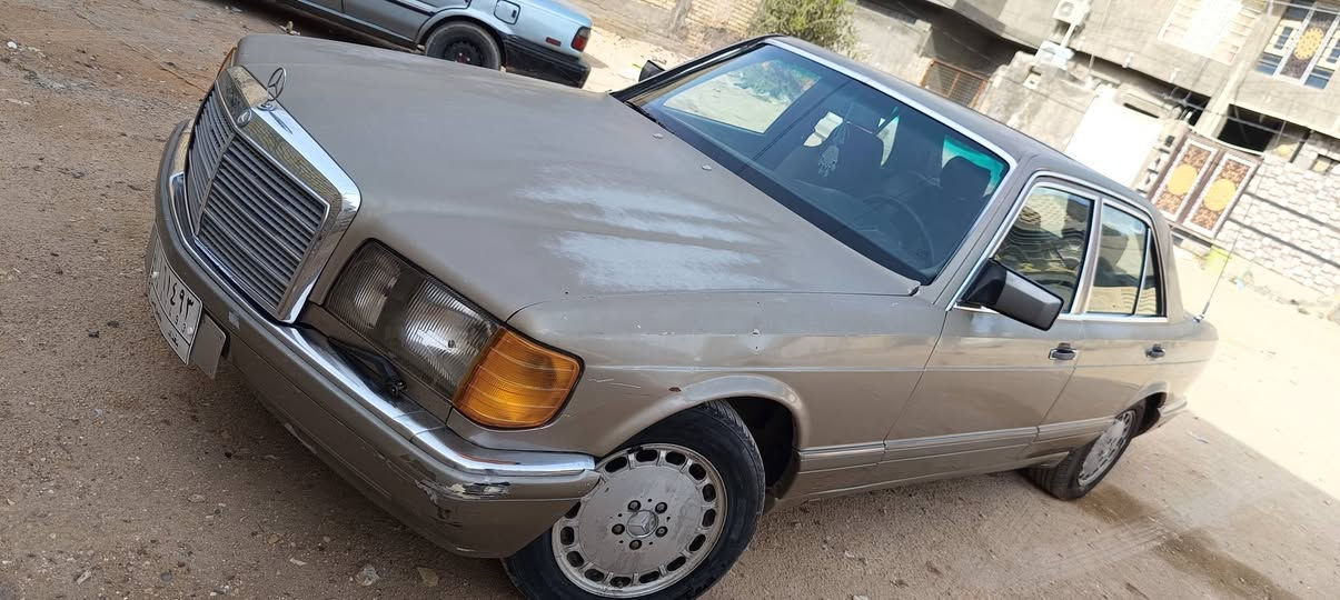 عندي سيارة مرسيدس بنز رعاسي بلادي الون ذهبي 60ورقه للطيبين المكان نجف رقم بغدادالسعر60  موديل 87 ///***********
