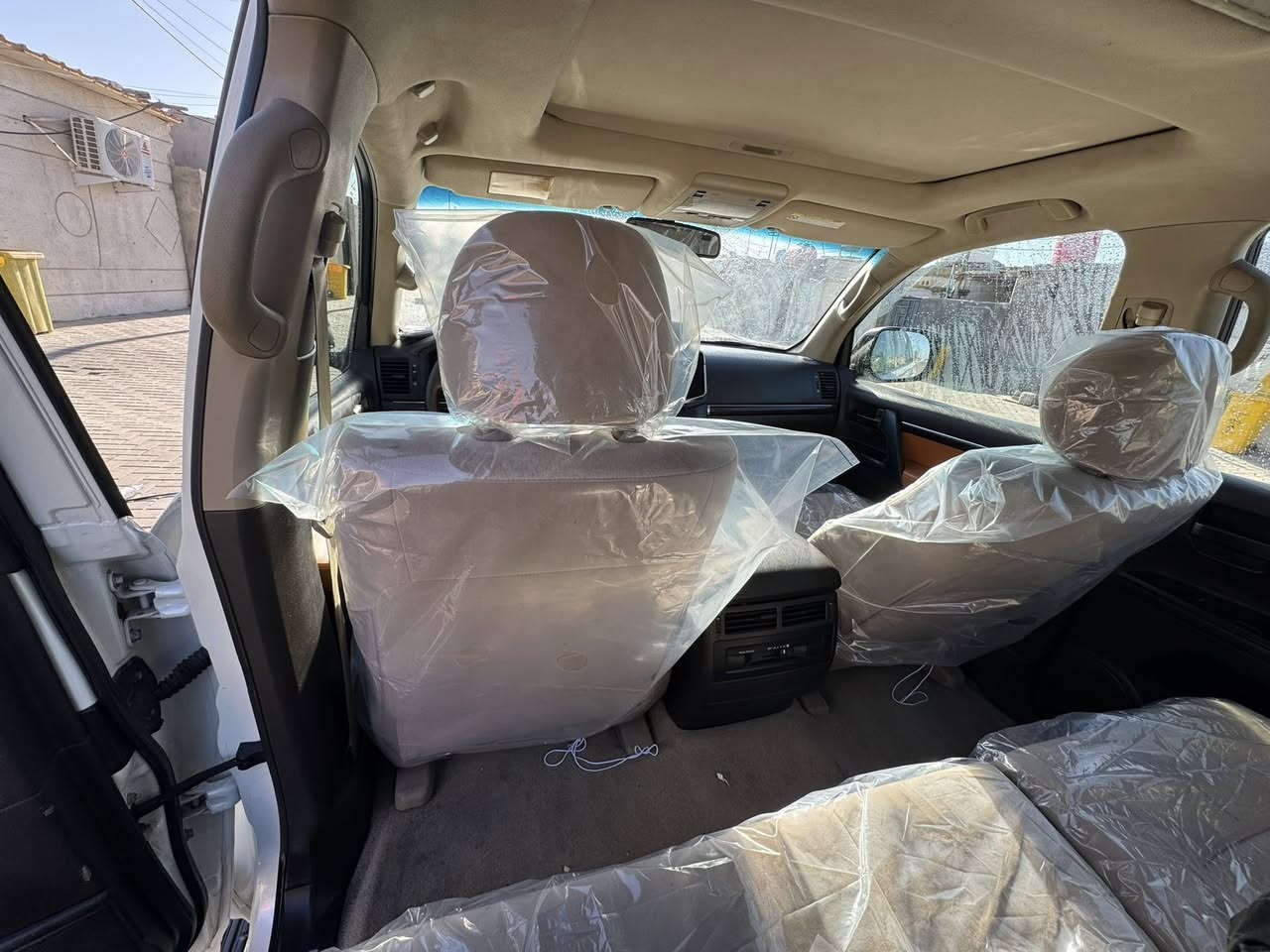 لاندكروز مديل ٢٠١٠ مكفولة سياره فقط ملاحظات بسيطه بيه رقم بصرة تحويل ثاني يوم سياره كلش نظيفه 
للاستفسار اكثر الاتصال على رقم ***********
السعر ٣١٥ وبيه مجال بسيط
